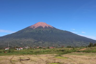 Gunung Kerinci Jambi : Gunung Tertinggi Di Pulau Sumatera